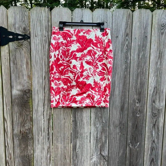 THE LIMITED Red Cream Watercolor Floral Stretch Pencil Skirt Women’s 6 NWT NEW - Picture 2 of 10